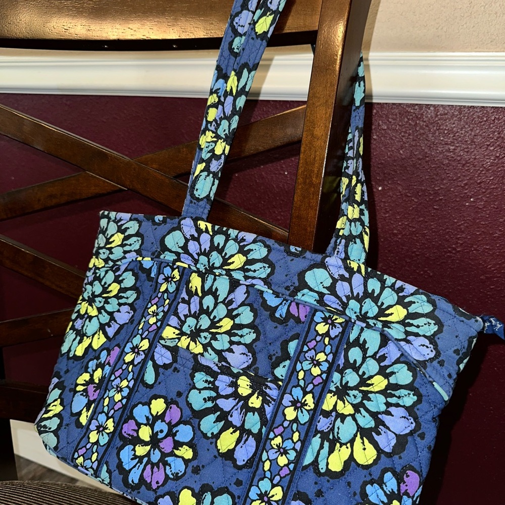 Vera Bradley Floral Blue Tote Bag-Stunning bag for Anytime of year!